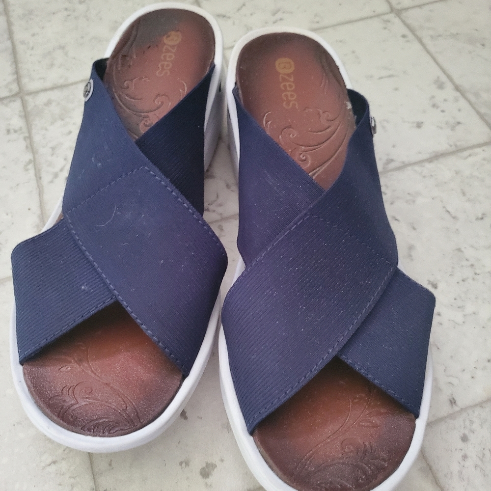 ZBee sandals size 10